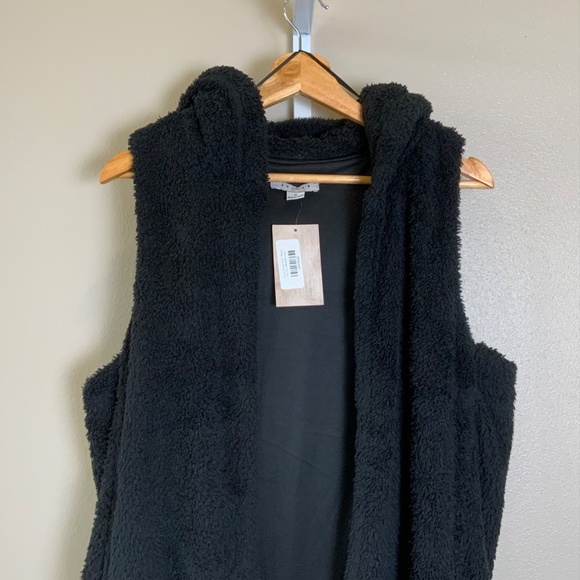 FAVLUX Fuzzy Sherpa Open Hooded Vest - Picture 3 of 16